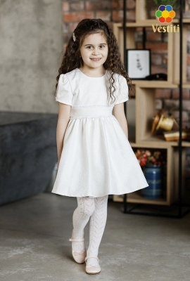 Rochie albă jacquard cu fatin