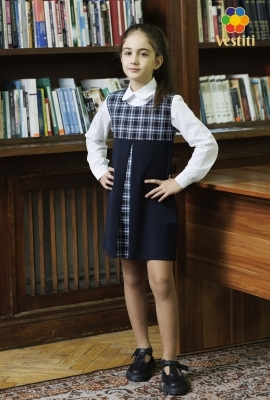 Sarafan trapezat, sus carou sur